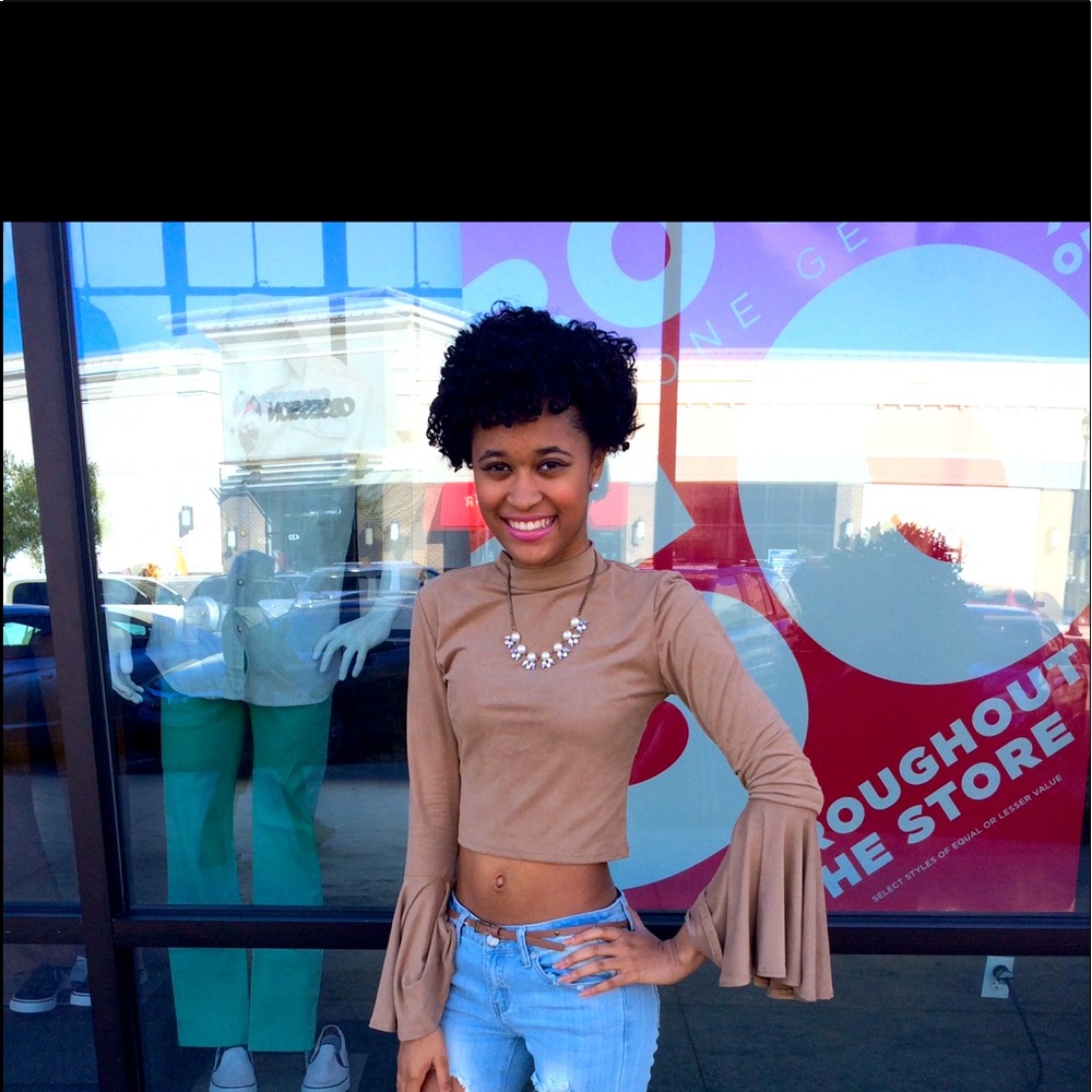 Cute flare arm crop top